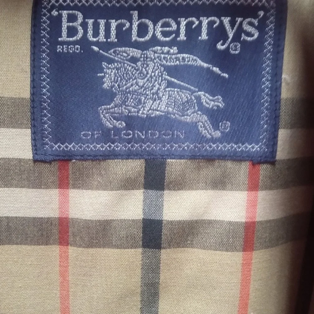 Burberry Vibrant Red Trench Coat - Picture 4 of 4